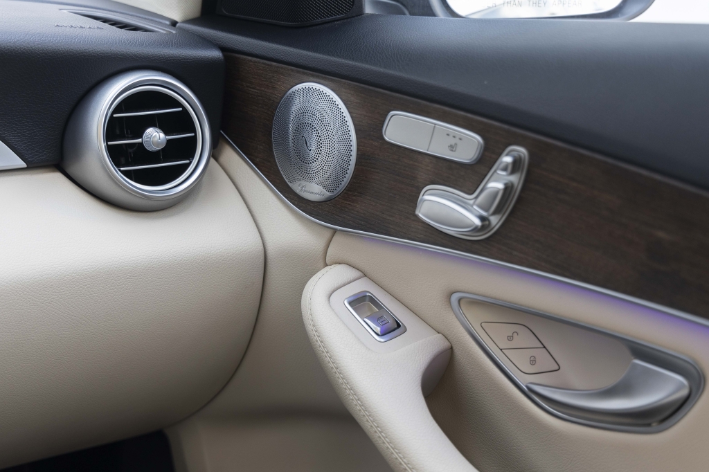 Mercedes-Benz C-Class C300 4Matic 2019 photo 54