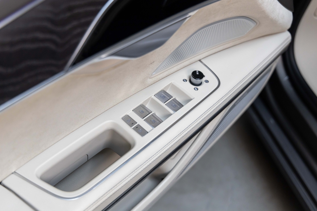 Audi A8 L 2018 фото Audi A8 L 2018 фото 14