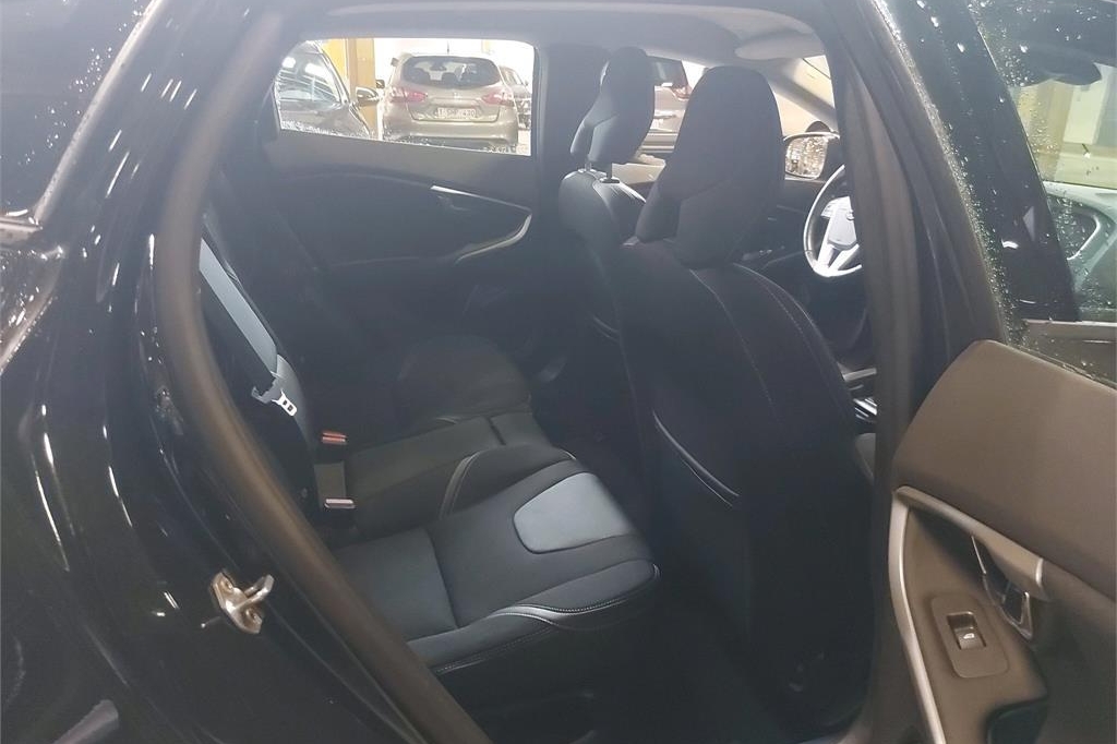 Volvo V40 2019 фото 6