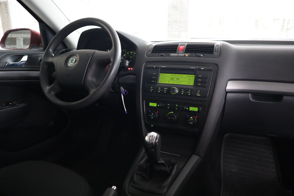 Skoda Octavia A5 MPI фото 8