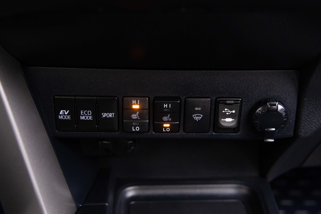Toyota RAV4 Hybrid 2017 фото Toyota RAV4 Hybrid 2017 фото 15