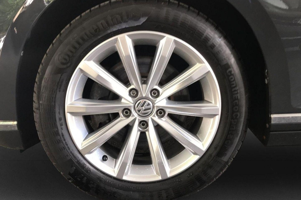 Volkswagen Passat Variant 2017 photo 1