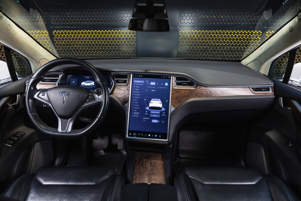 Tesla Model X 75D 2017 фото Tesla Model X 75D 2017 фото 31