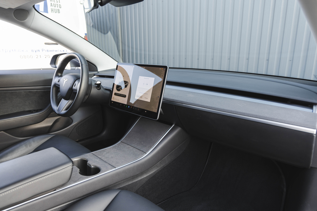 Tesla Model 3 2019 фото 32