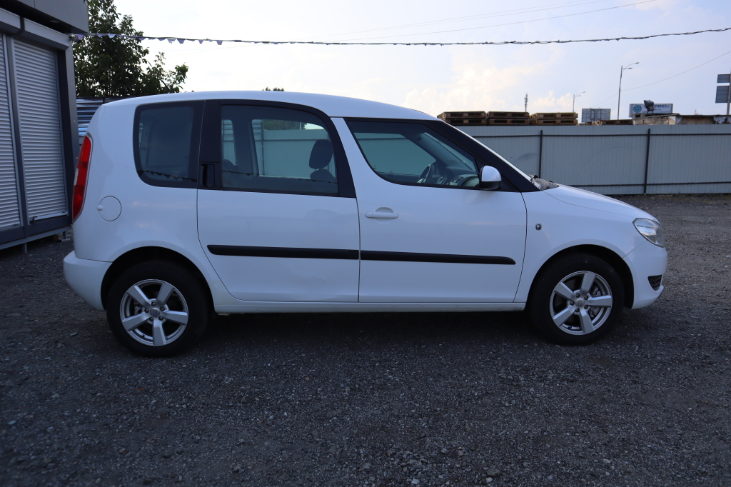 Skoda Roomster 2010 photo 8