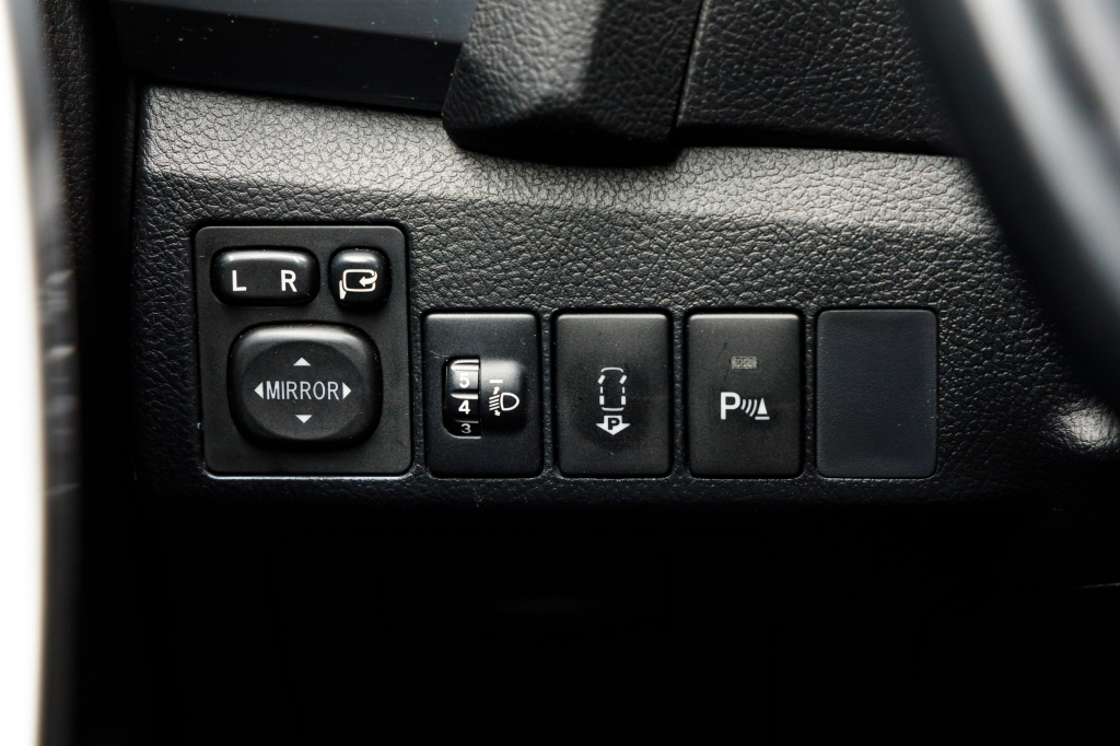 Toyota Auris Hybrid 2012 photo 14