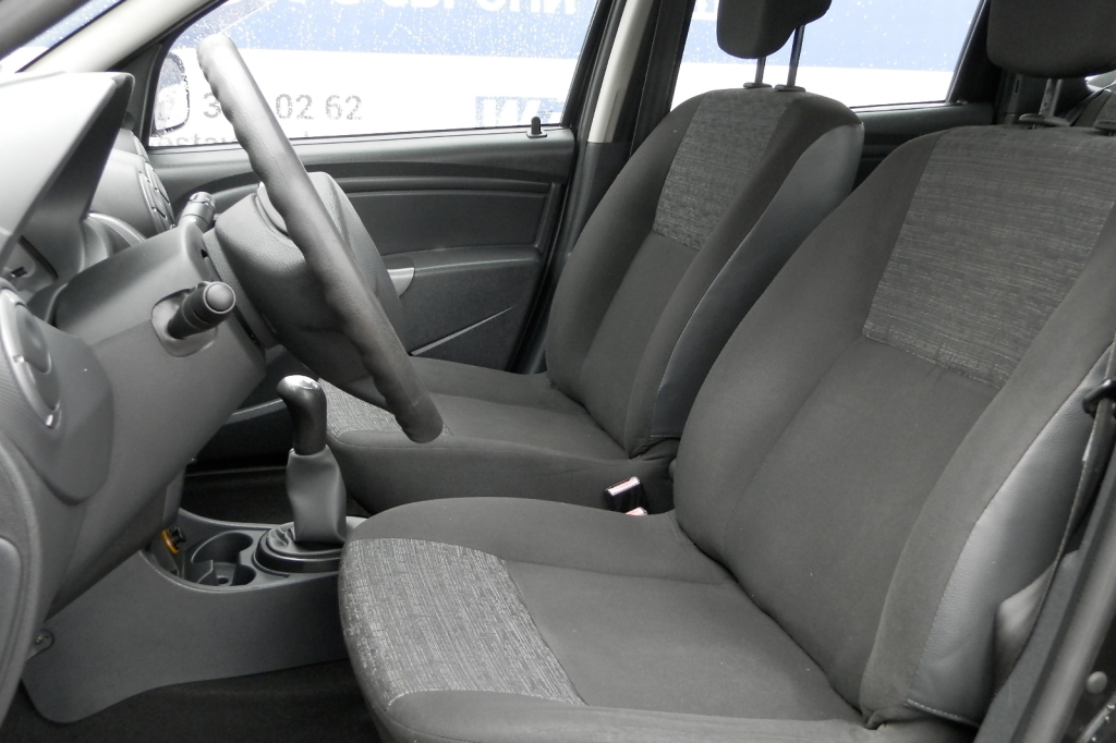 Dacia Duster 2011 photo 11