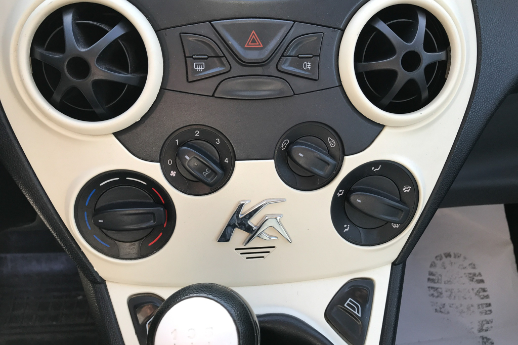 Ford KA photo 32