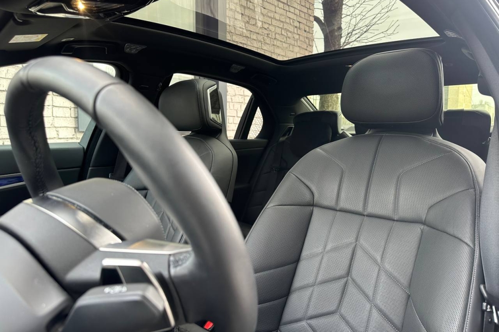 BMW i7 2023 фото 13