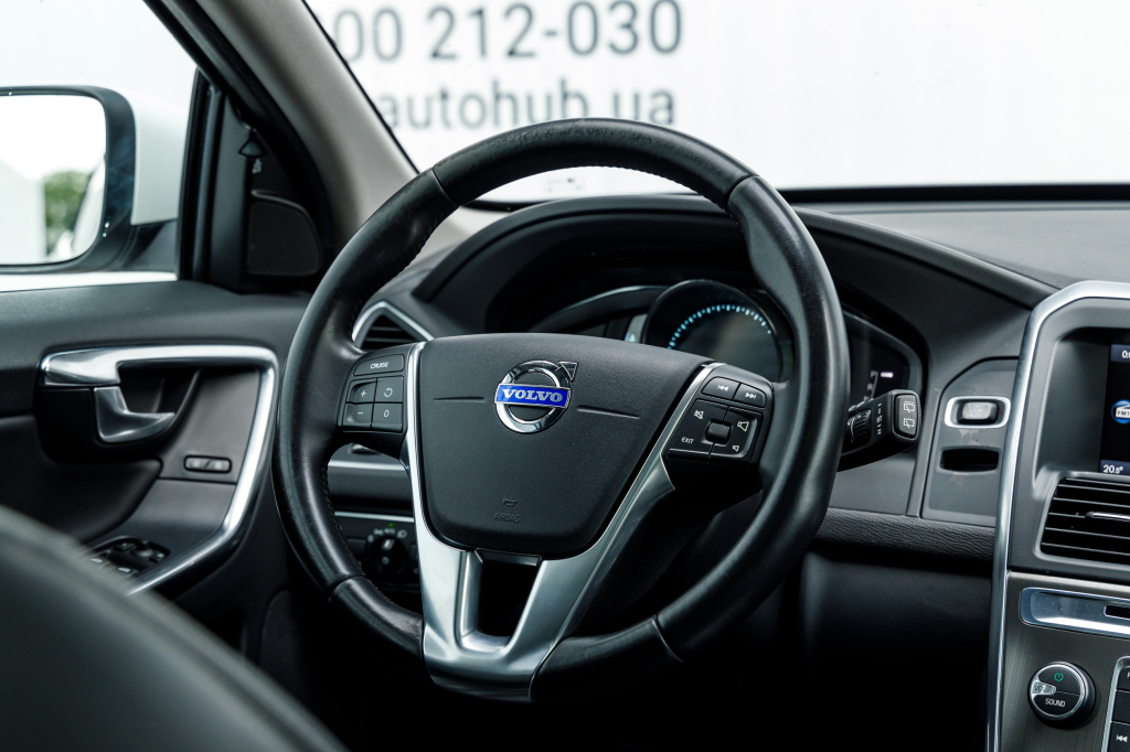 Volvo XC60 2015 фото 26