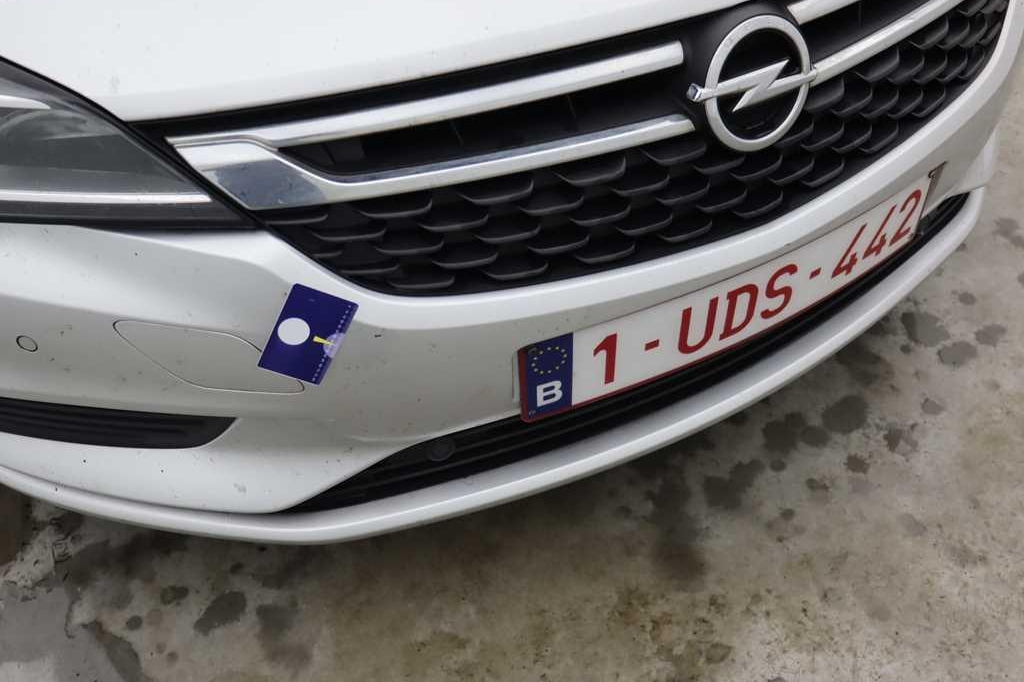 Opel Astra 2018 фото 30