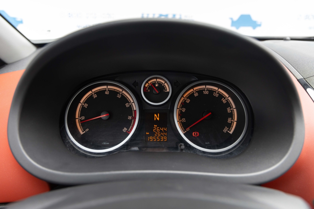 Opel Corsa 2010 фото 17