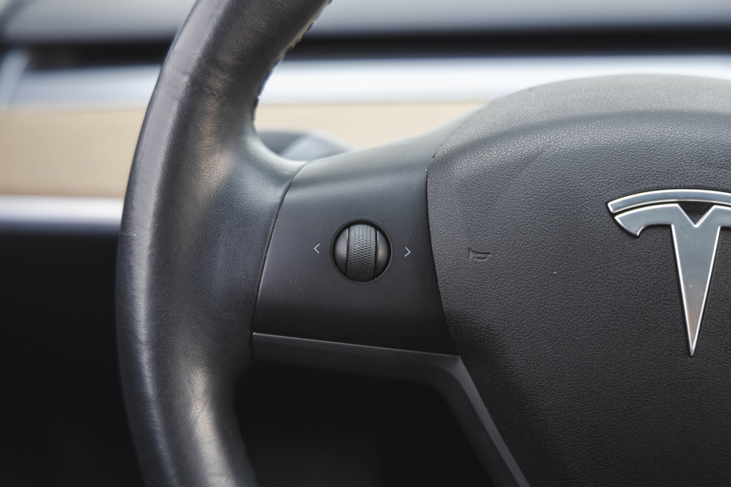 Tesla Model 3 2018 фото 22