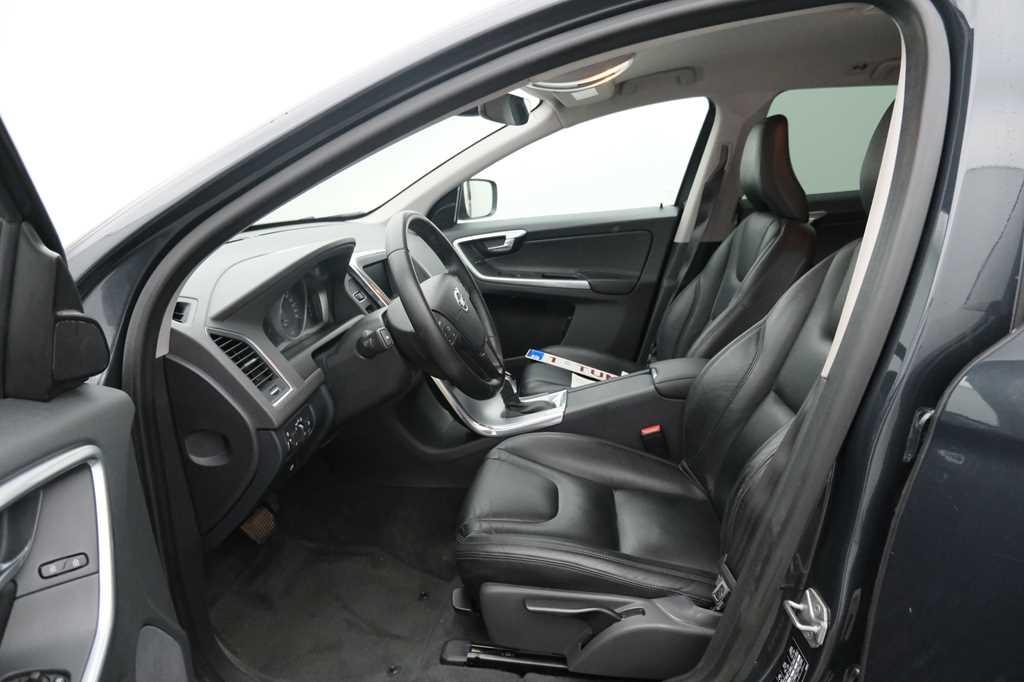 Volvo XC60 2018 фото 1