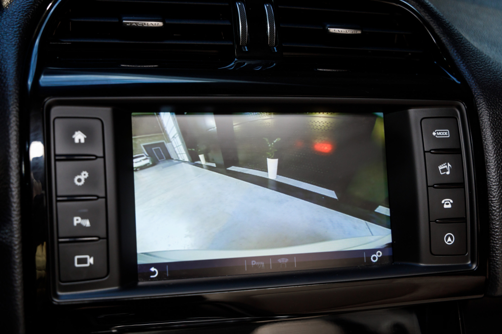 Jaguar XE 25T 2017 photo 31