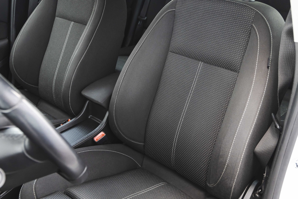 Opel Astra J 2011 фото 11