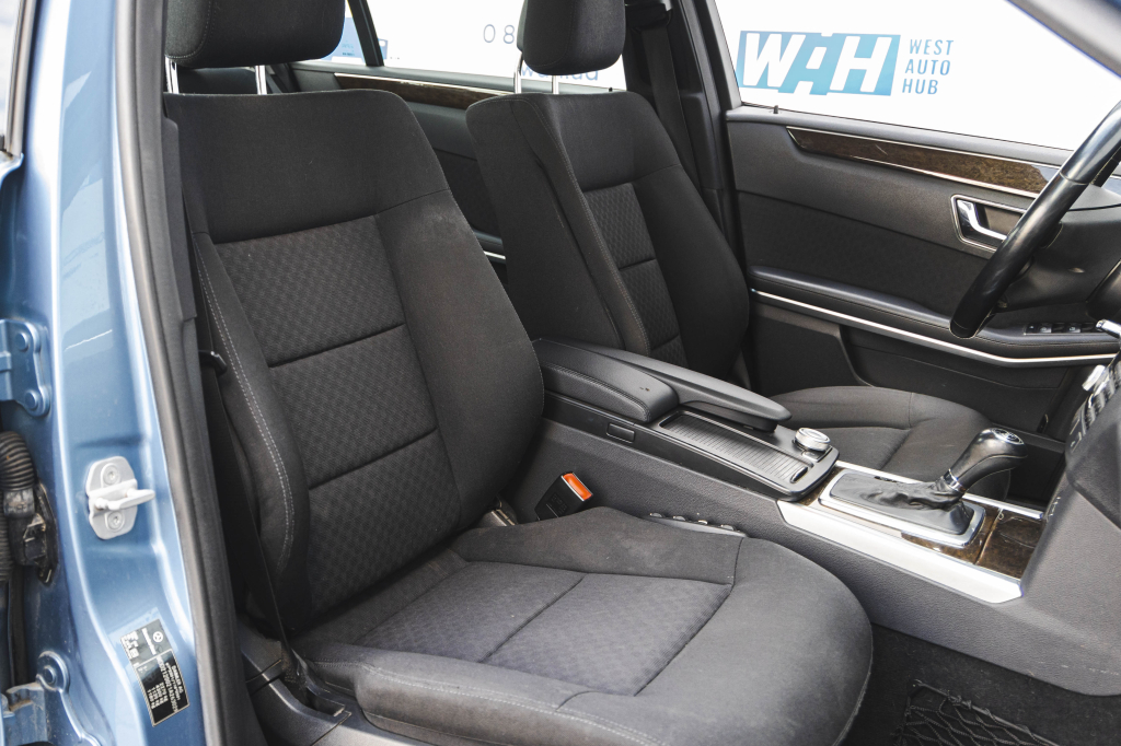 Mercedes-Benz E-Class 2010 photo 33