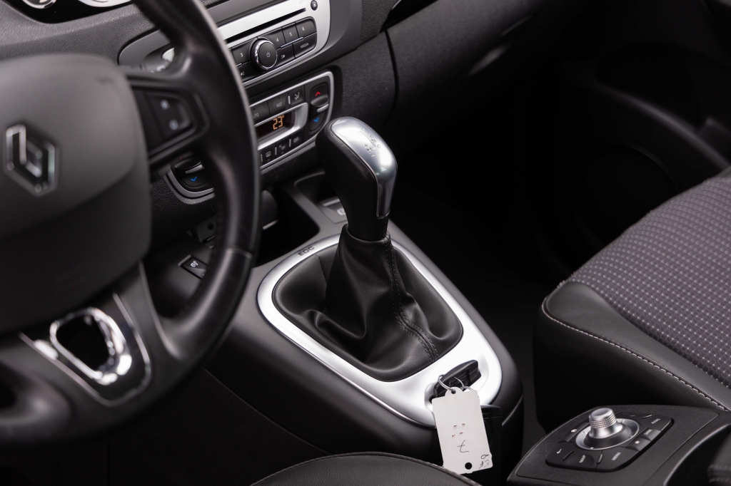 Renault Scenic 2015 фото 23