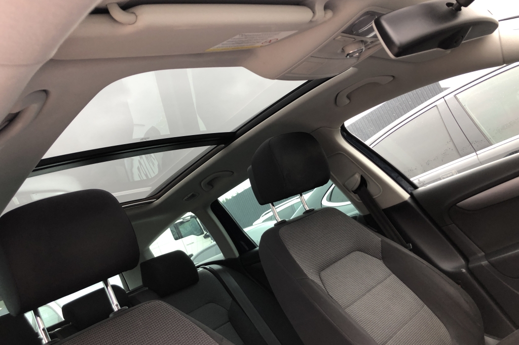 Volkswagen Passat B7 Panorama 2012 photo 24