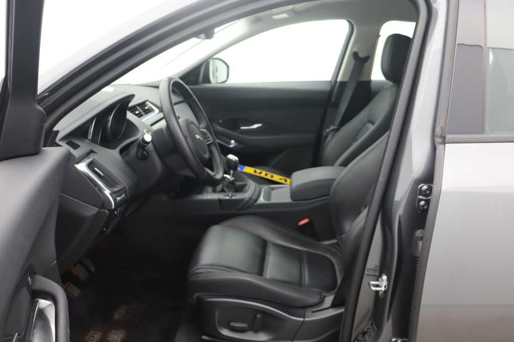 Jaguar E-Pace 2018 photo 1