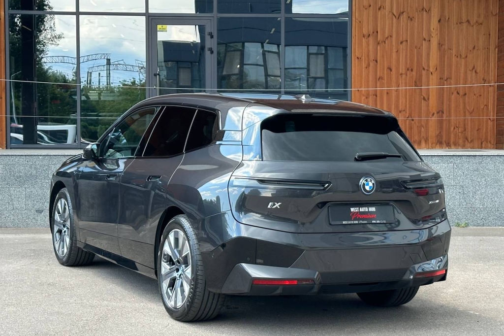 BMW iX xDrive40 2022 фото BMW iX xDrive40 2022 фото 4