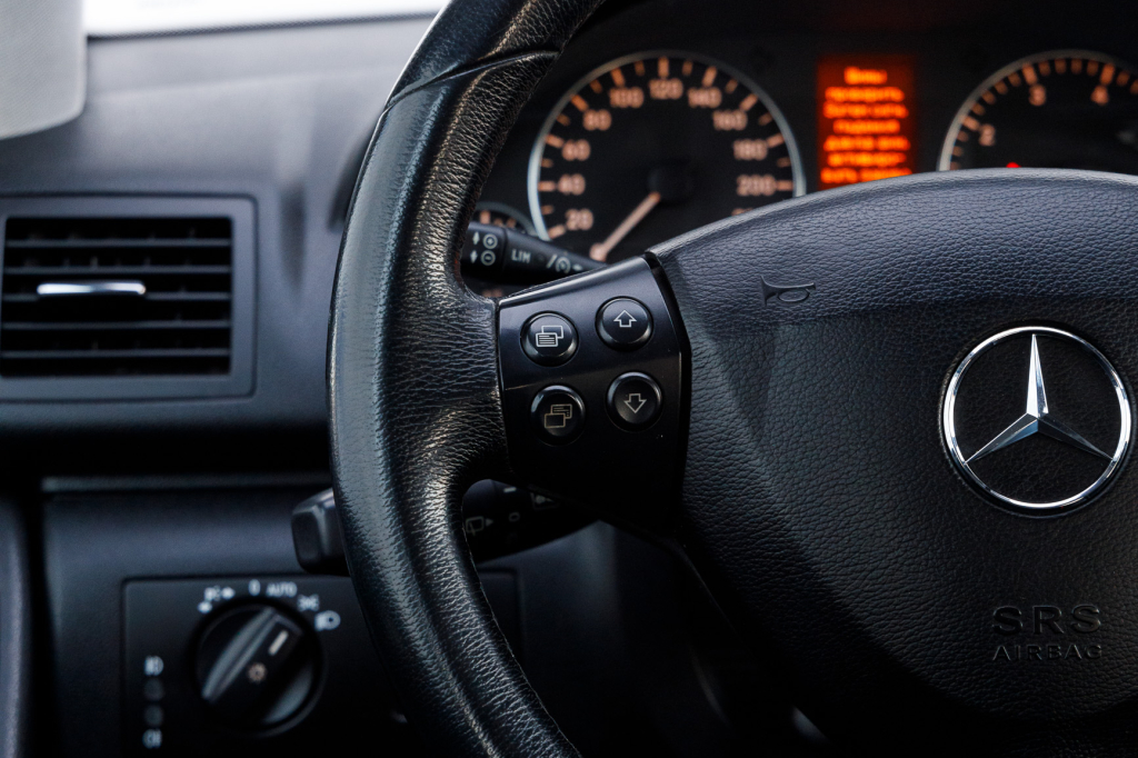 Mercedes-Benz A 160 2010 photo 23