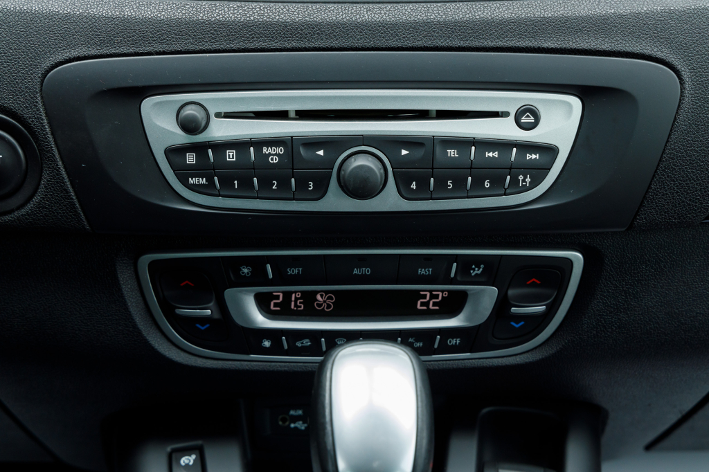 Renault Megane Scenic Grand  2010 photo 2