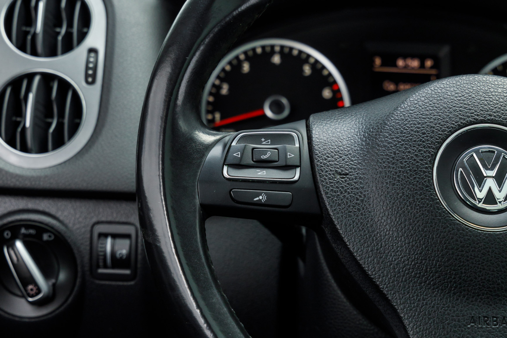 Volkswagen Tiguan S 2012 photo 28