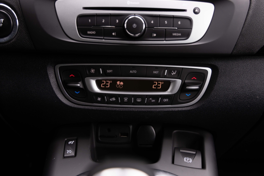 Renault Scenic 2015 фото 22