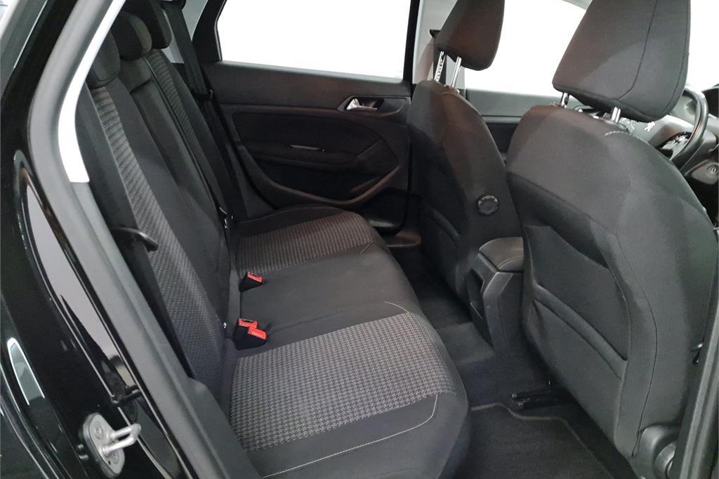 Peugeot 308 2017 photo 2