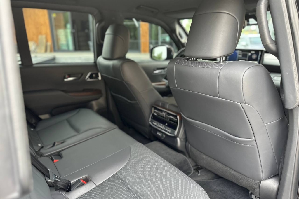 Toyota Land Cruiser 300 VX BR6 Armor 2022 фото Toyota Land Cruiser 300 VX BR6 Armor 2022 фото 16
