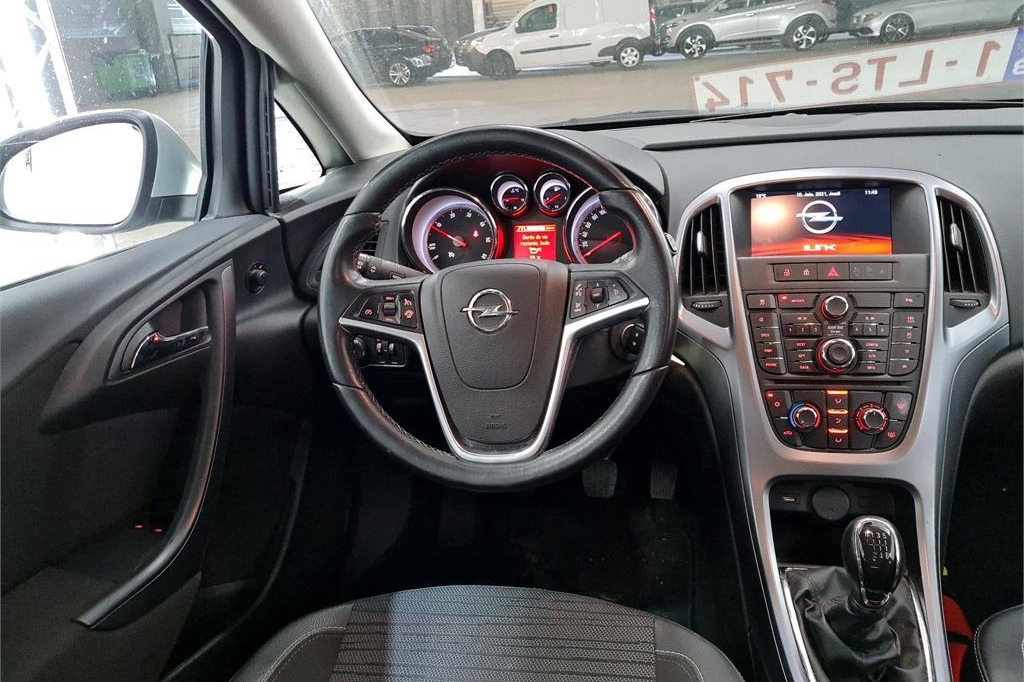 Opel Astra Sports Tourer 2015 photo 4