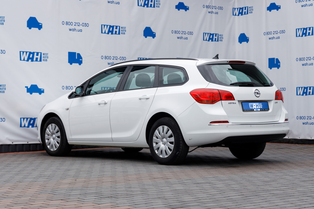 Opel Astra J Sports Tourer 2015 photo 2