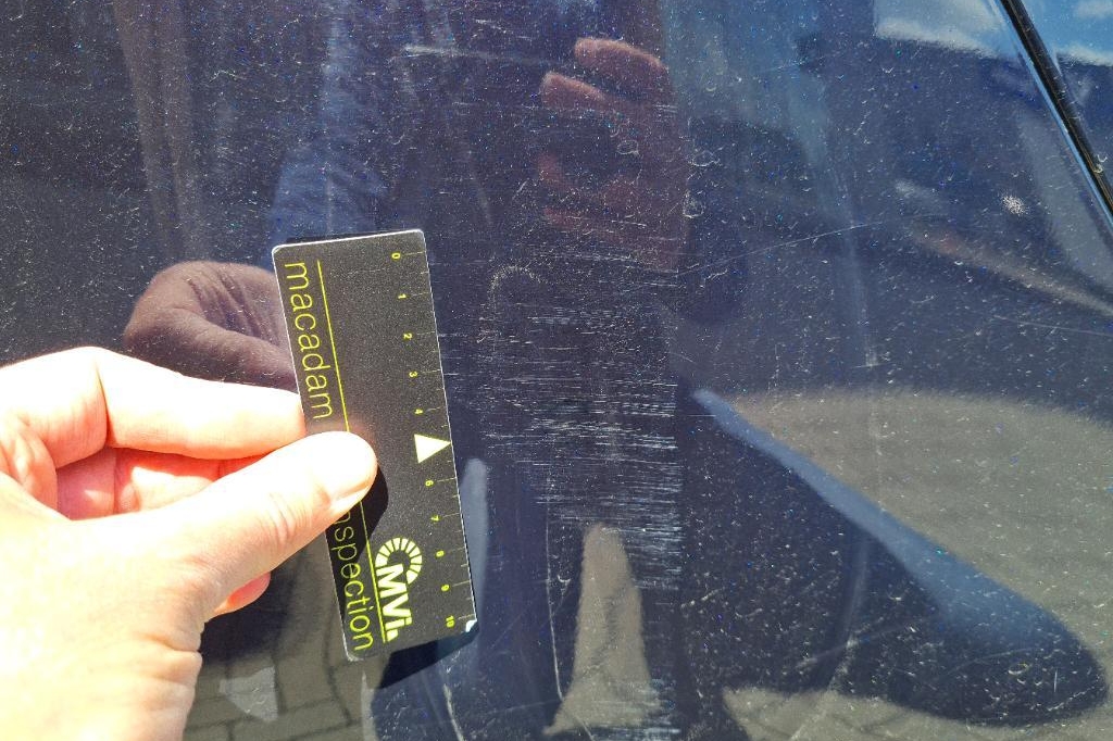 Jaguar XE 2017 фото 13