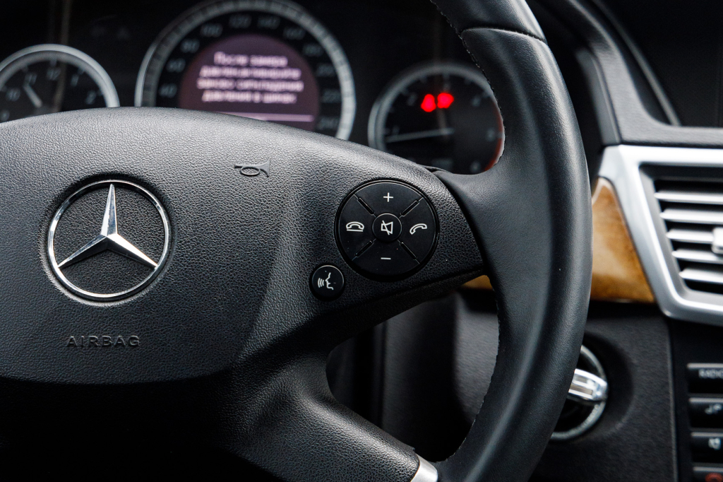 Mercedes-Benz E 200 CDI 2010 photo 23