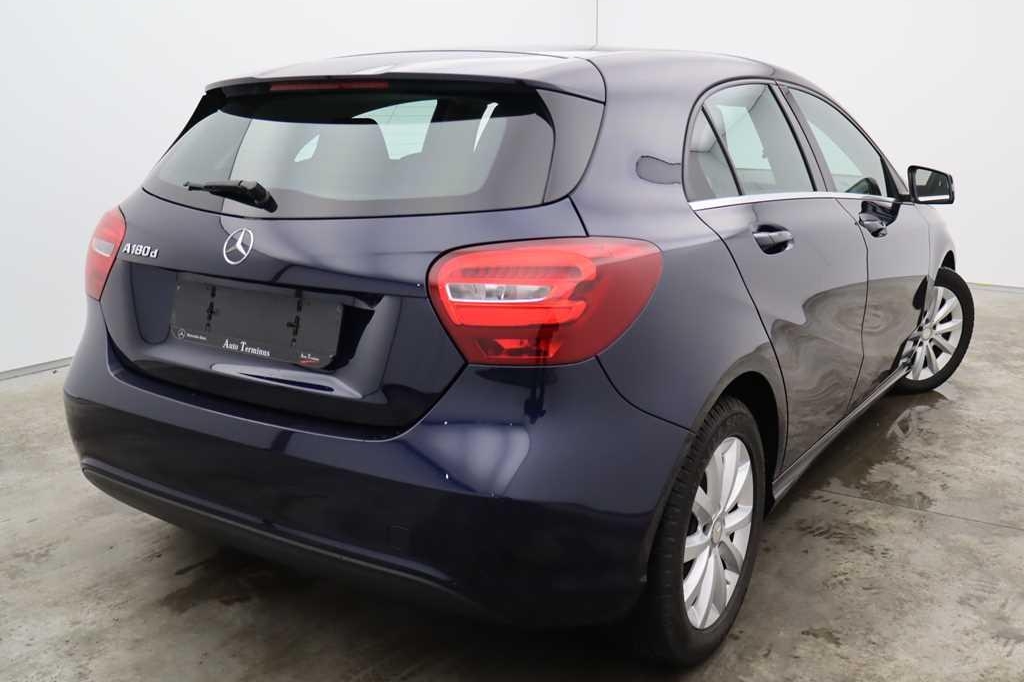 Mercedes-Benz A-Klasse 2017 photo 2