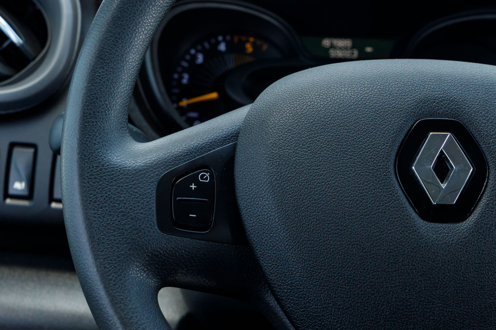 Renault Trafic пасс. 2015 фото 20