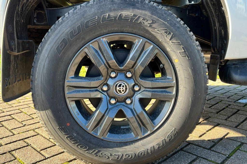 Toyota Hilux GLX SR5 4X4 2.4D 2023 фото Toyota Hilux GLX SR5 4X4 2.4D 2023 фото 6