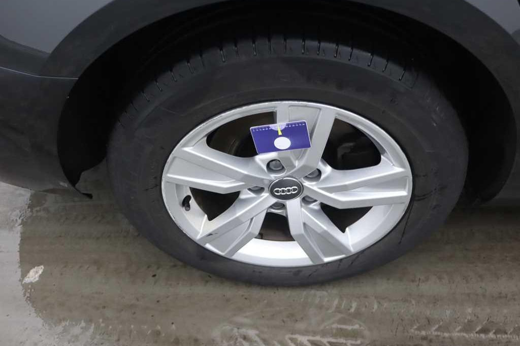 Audi A4 2017 фото 10