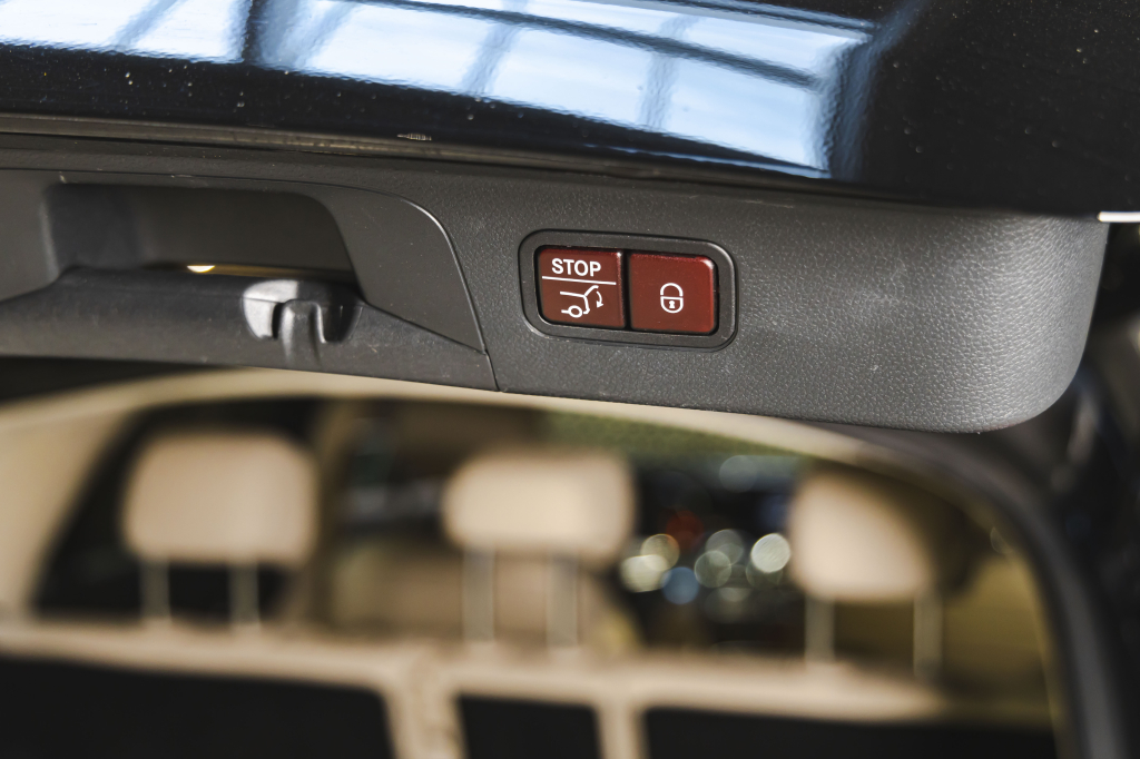 Mercedes-Benz GLC-Class 300 2016 photo 35