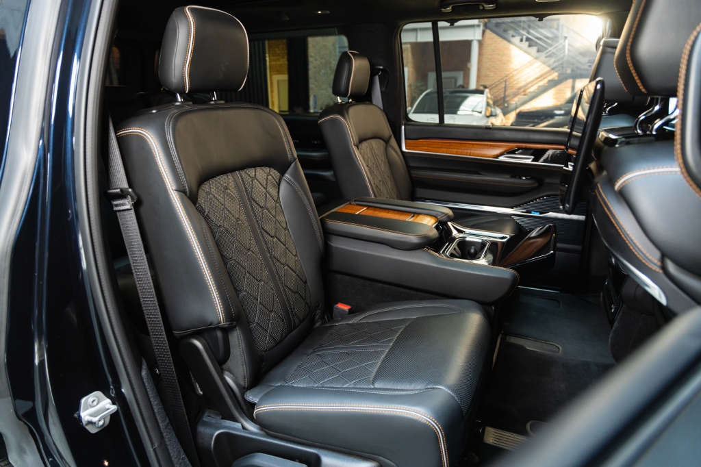 Jeep Grand Wagoneer 2022 фото Jeep Grand Wagoneer 2022 фото 41