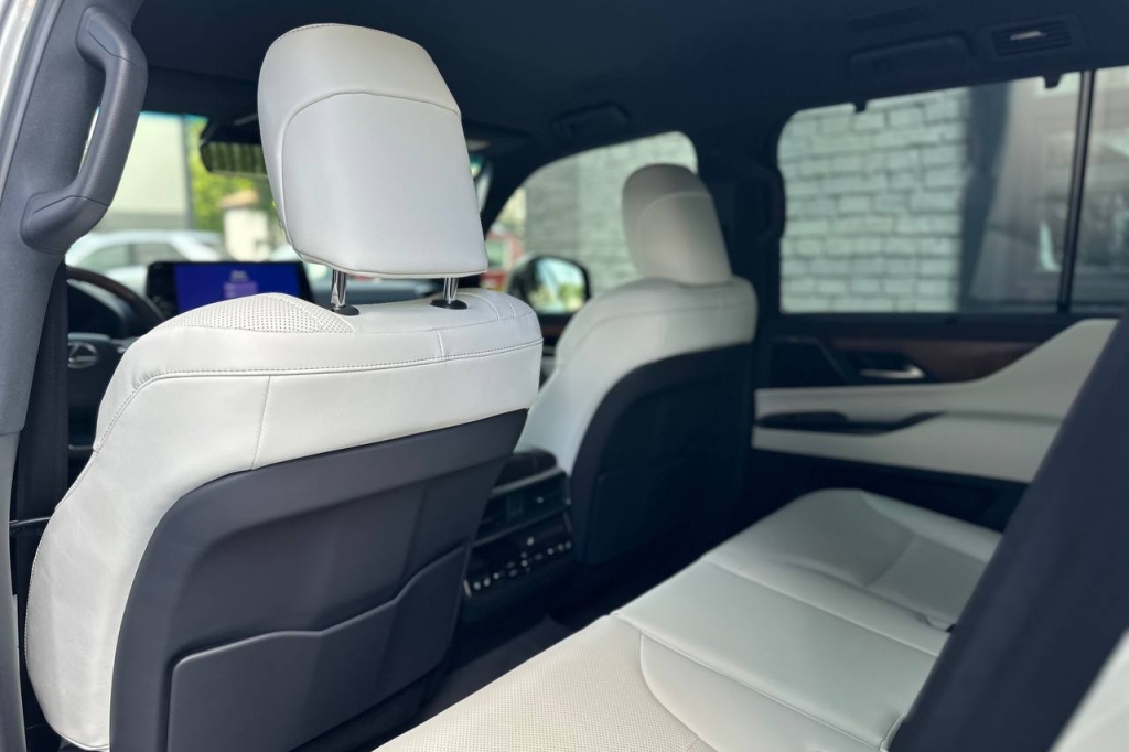 Lexus LX 500d 2022 фото 17