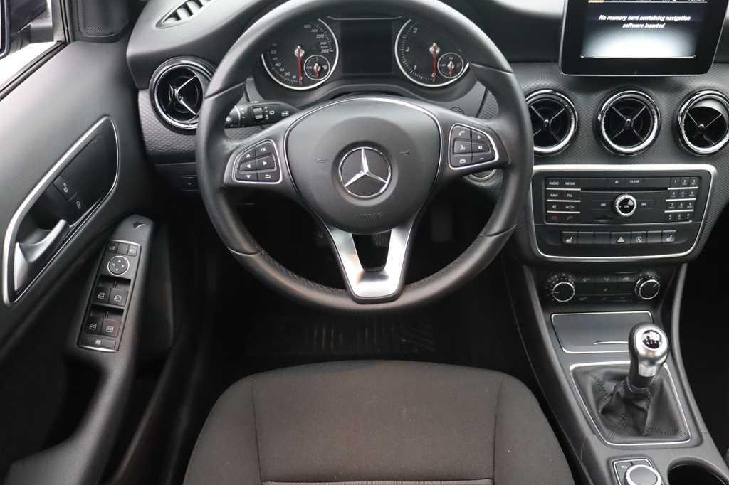 Mercedes-Benz A-Klasse 2017 photo 2