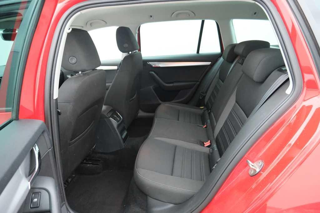 Skoda Octavia Combi 2017 photo 2