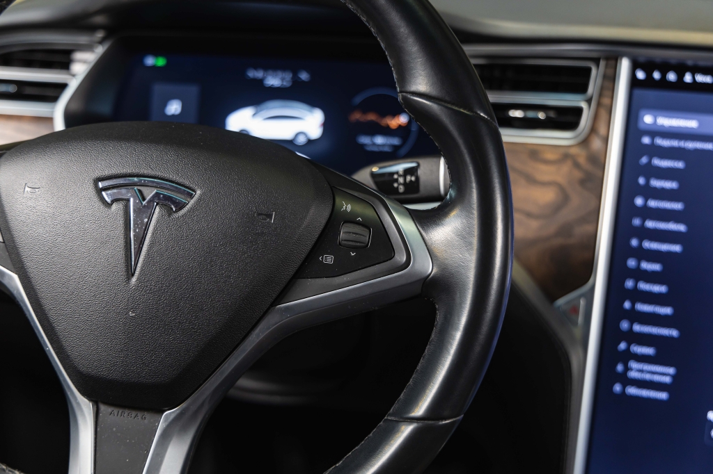 Tesla Model X 75D 2017 фото Tesla Model X 75D 2017 фото 21