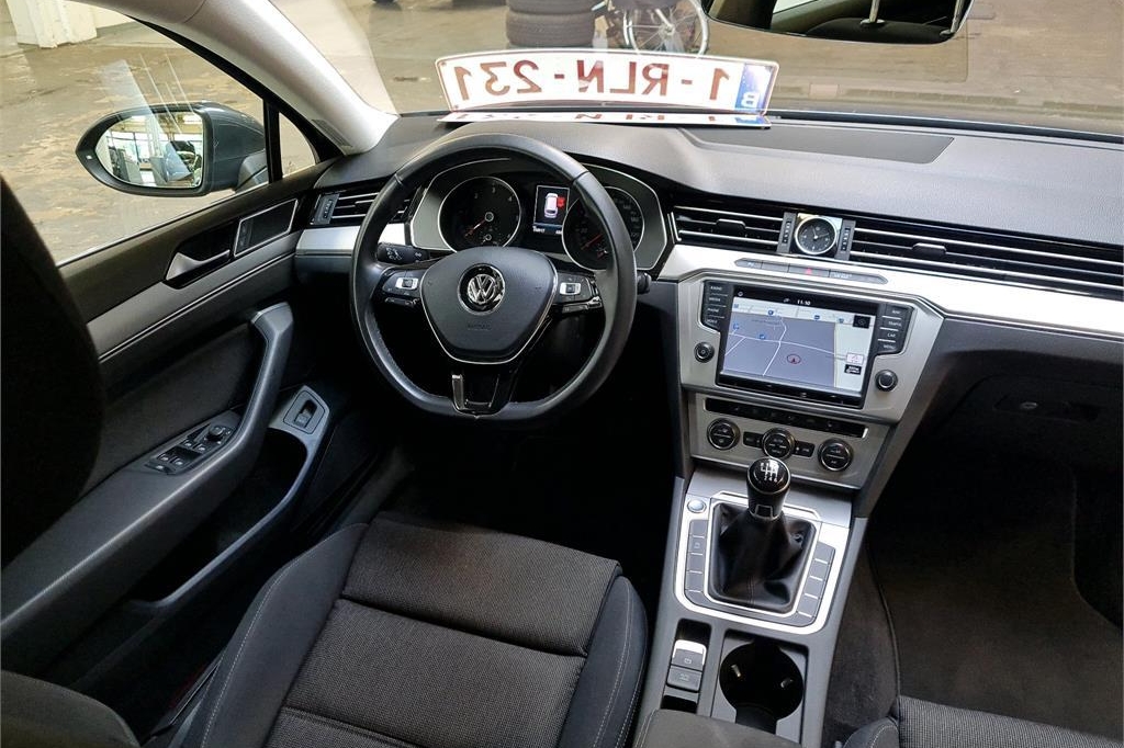 Volkswagen Passat Variant 2017 photo 2