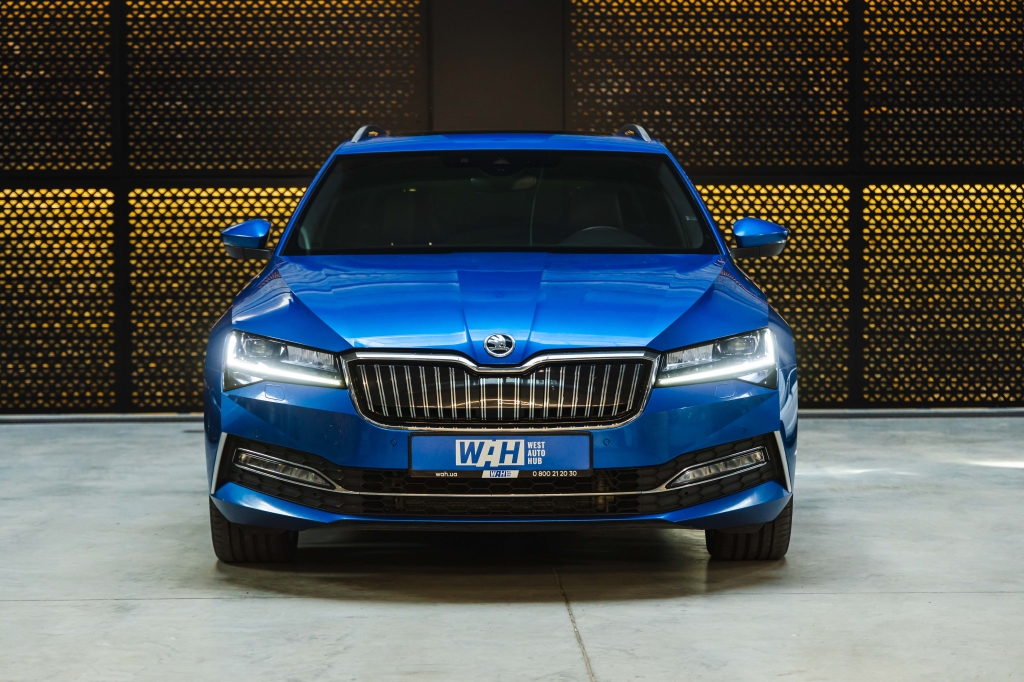 Skoda Superb Plug In Hybrid 2020 фото Skoda Superb Plug In Hybrid 2020 фото 4
