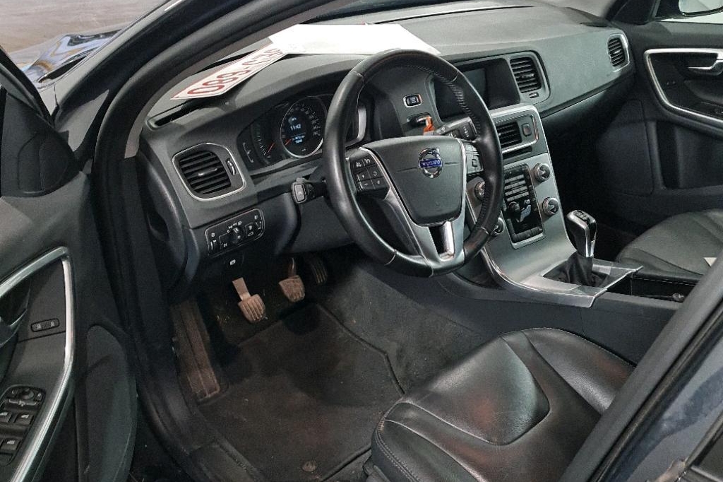 Volvo V60 Cross Country 2017 photo 6