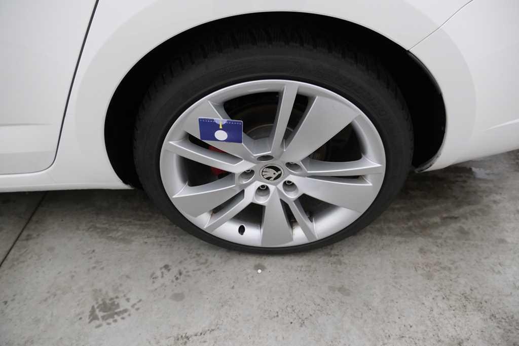 Skoda Octavia Combi 2018 фото 10