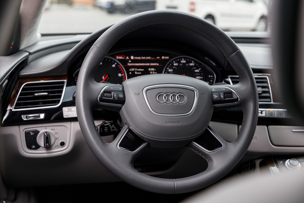 Audi A8 2014 photo 47